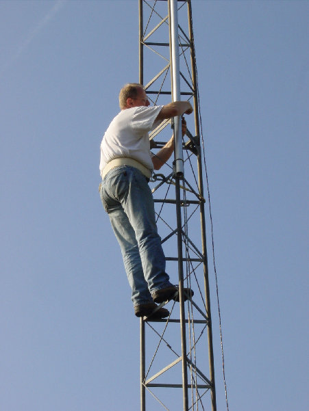 DSC01118.JPG (215.86 KiB) 42526 keer bekeken PD0LUR aan het werk op eenzame hoogte