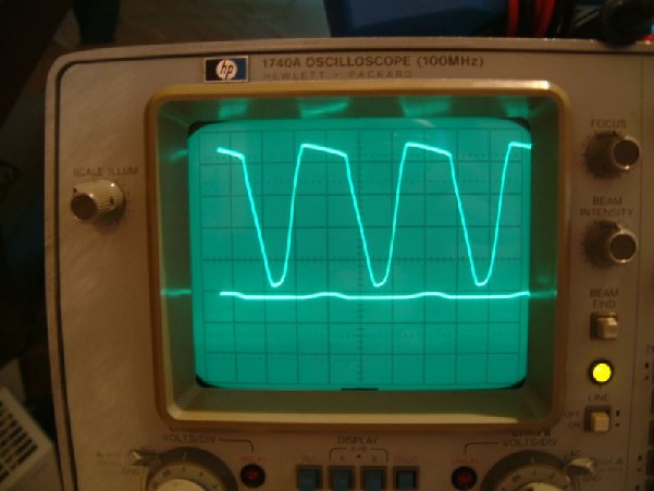 Comp-tester 06.JPG (60.17 KiB) 57203 keer bekeken Rode LED, afzonderlijke signalen (u=boven, i=beneden)