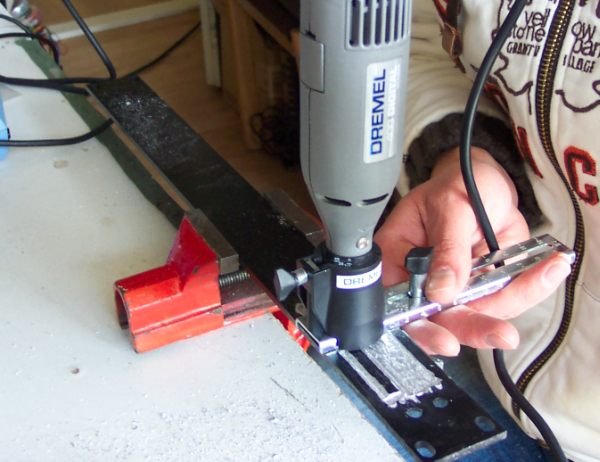 100_2393a.jpg (55.65 KiB) 69887 keer bekeken Frontje frezen voor display NICAM encoder